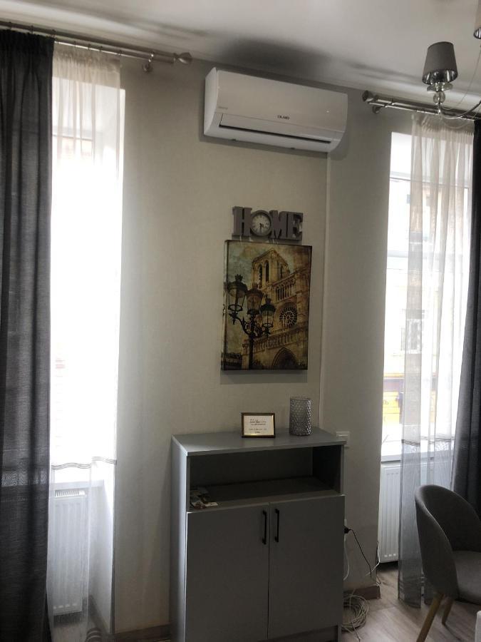 Luxury Flat In Downtown Apartment Lviv Exterior photo